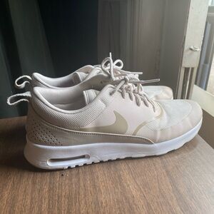 Women's Nike air max Thea 9.5  rose - nude color